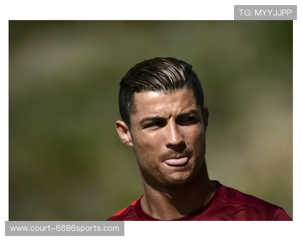 中国足球明星独特发型盘点 展现个性与运动魅力的完美结合